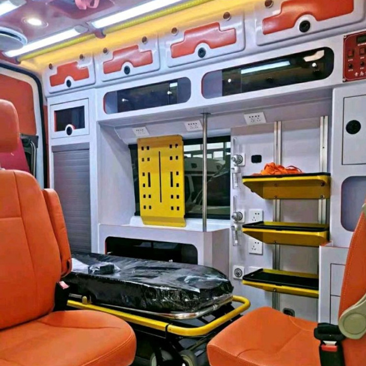 红山街道长途救护车护送病人租赁价格